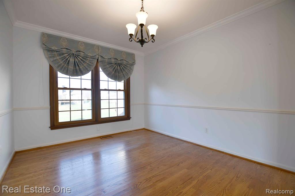 685 ESSEX Drive, Rochester Hills, MI 48307 — Photo 5
