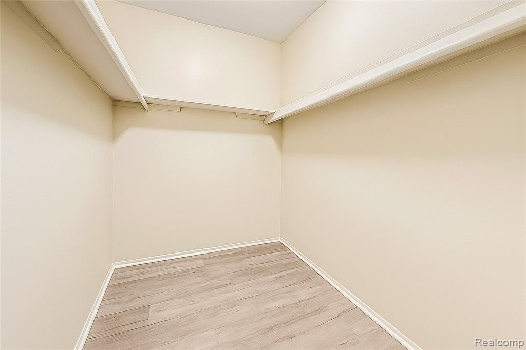 7590 MANOR Circle, Westland, MI — Photo 25