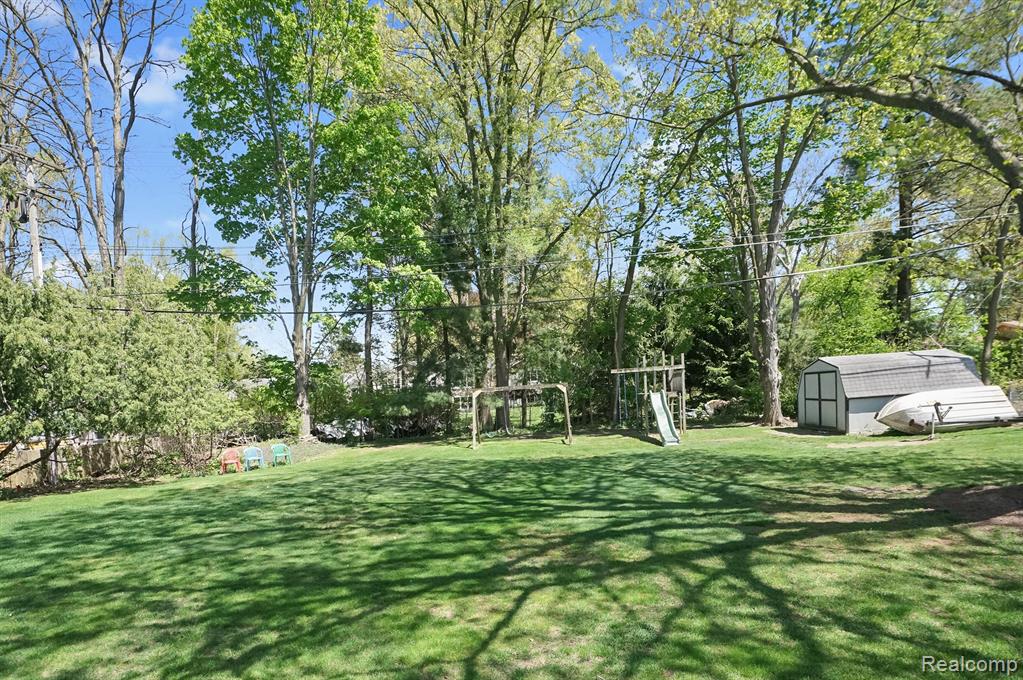 430 CHESTER Court, South Lyon, MI 48178 — Photo 44