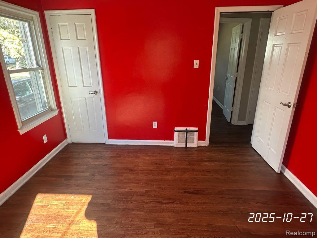 20260 Lancaster Street, Harper Woods, MI 48225 — Photo 16