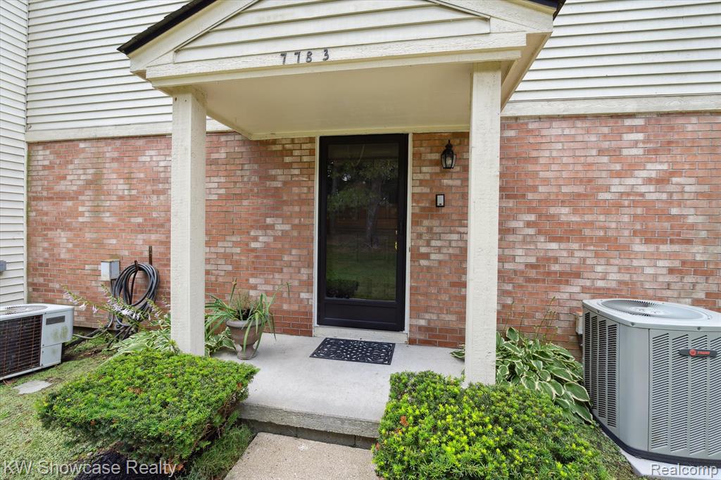 7783 Lake Ridge Drive, Waterford, MI 48327 — Photo 3