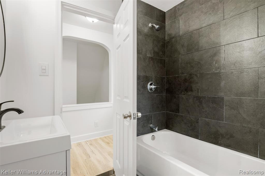 2427 Highland Street, Detroit, MI 48206 — Photo 22