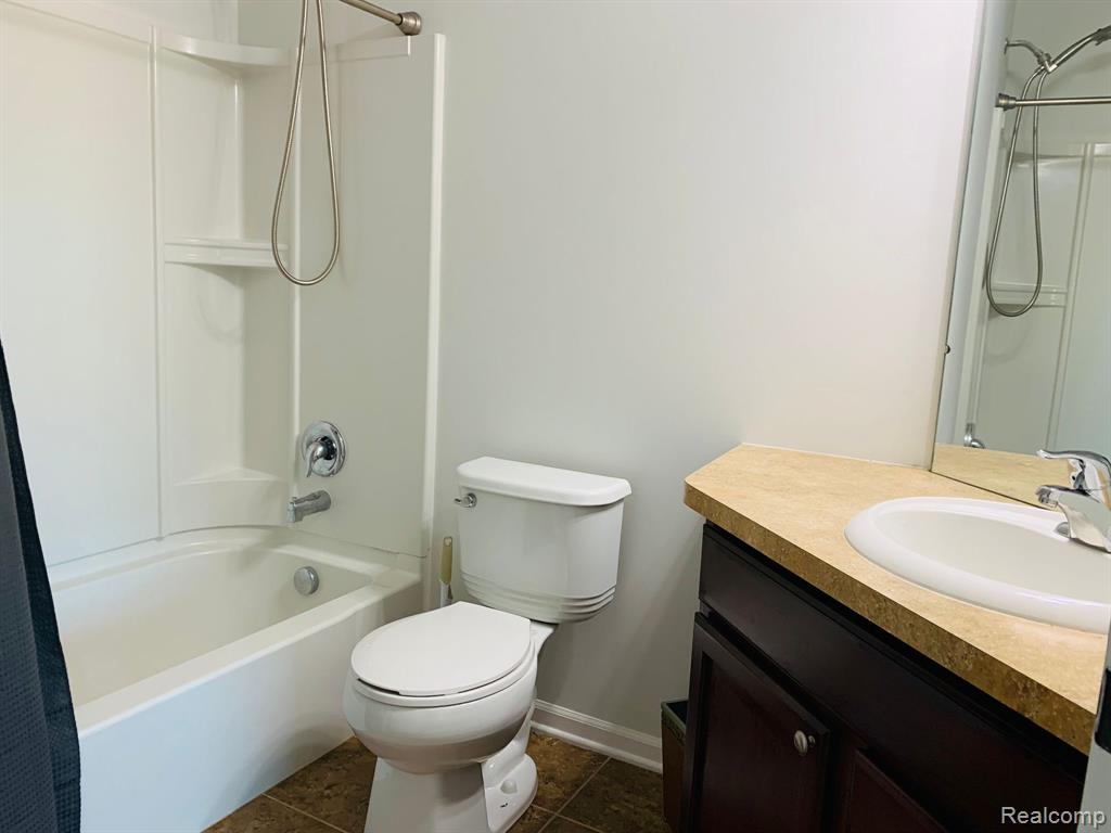 44525 Gwinnett Loop, Novi, MI — Photo 18