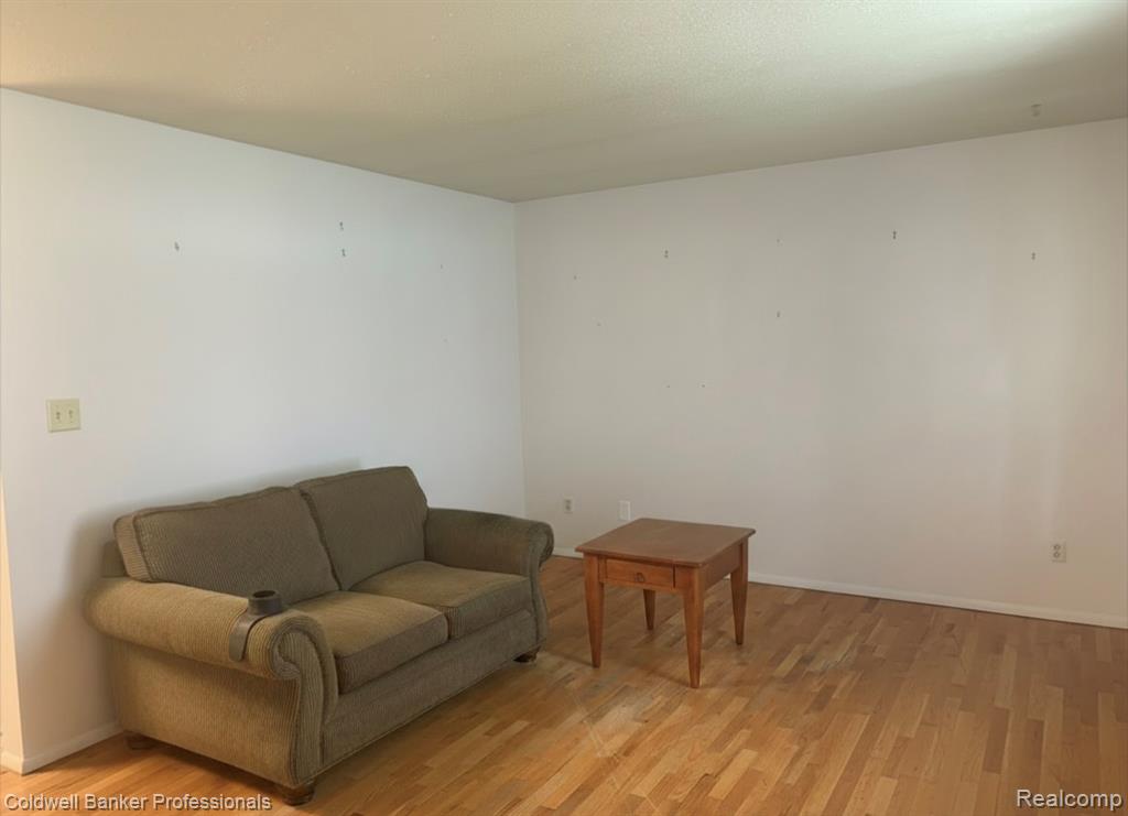 6073 Ballard Dr, Flint, MI 48505 — Photo 3