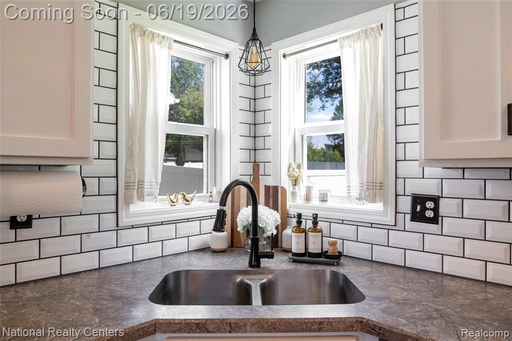 8423 Cascade Street, Commerce Twp, MI 48382 — Photo 11