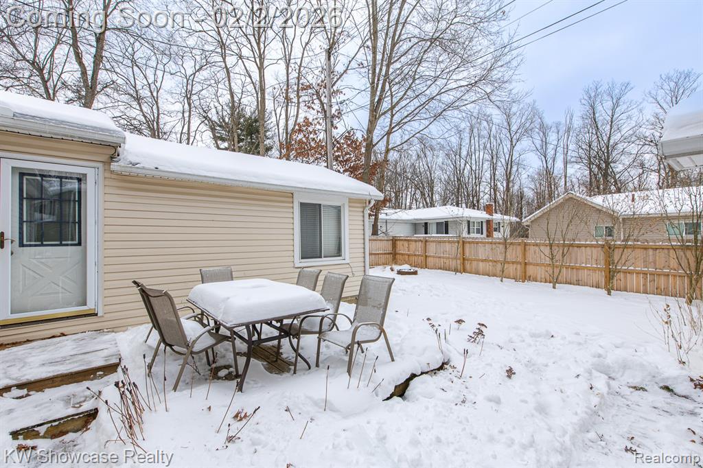 2161 E Euna, Wixom, MI 48393 — Photo 24