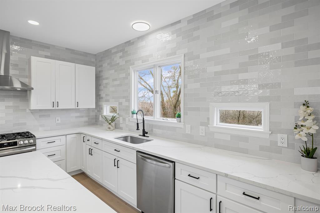 3592 GREAT FALLS Circle, Ann Arbor, MI 48108 — Photo 18