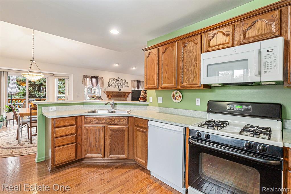 1153 ANDOVER Circle, Commerce Twp, MI 48390 — Photo 14