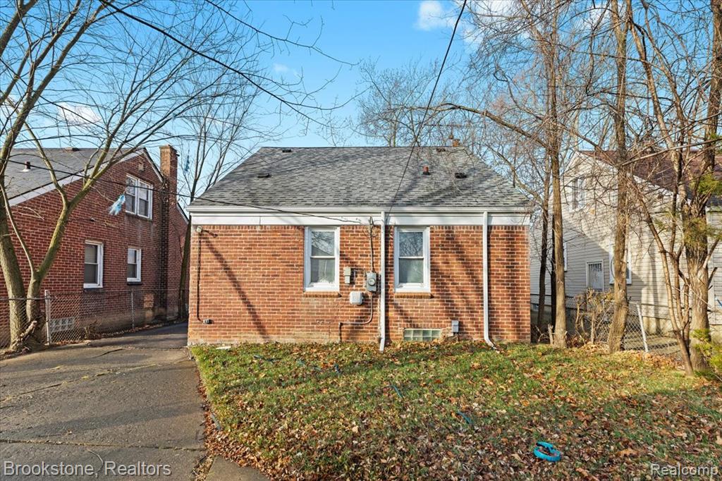 7690 Heyden Street, Detroit, MI 48228 — Photo 17