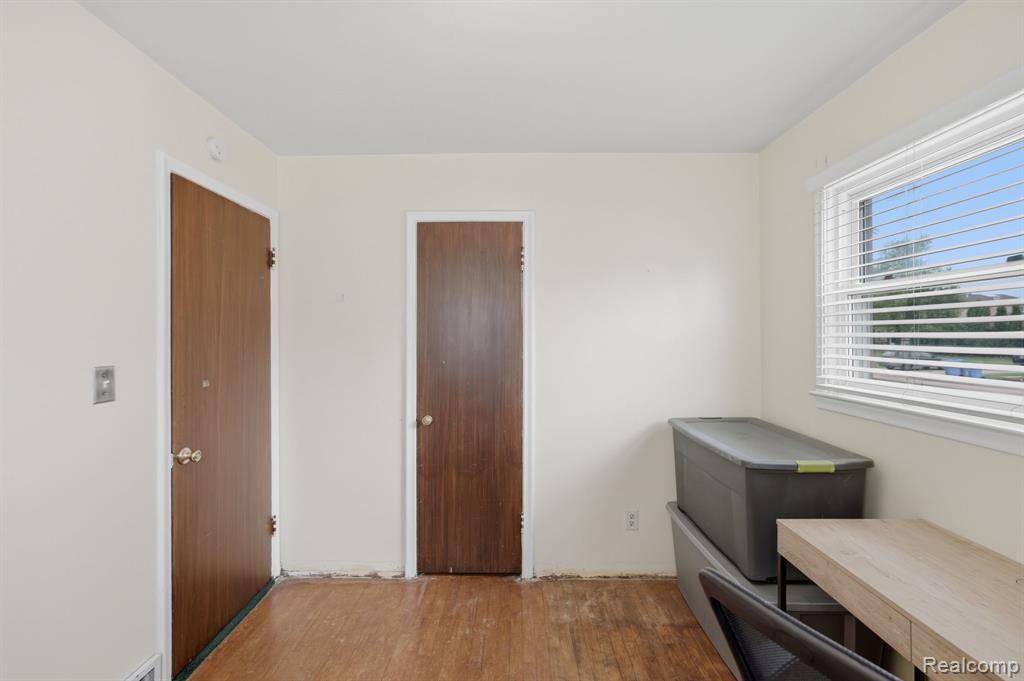 5735 N Silvery Lane, Dearborn Heights, MI 48127 — Photo 13