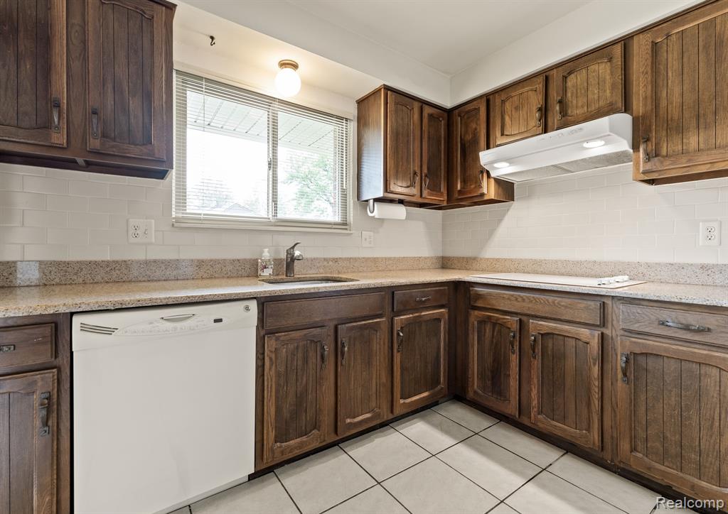 3702 Old Creek Road, Troy, MI 48084 — Photo 11