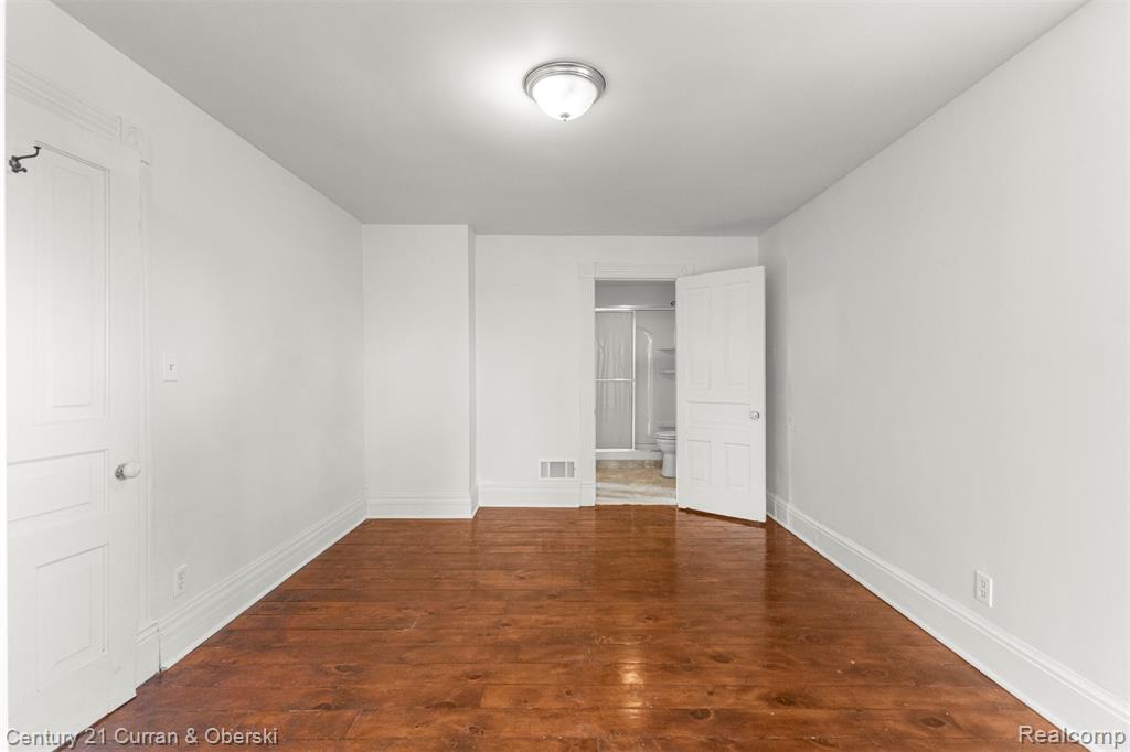 8004 N Farmington Road, Westland, MI — Photo 22
