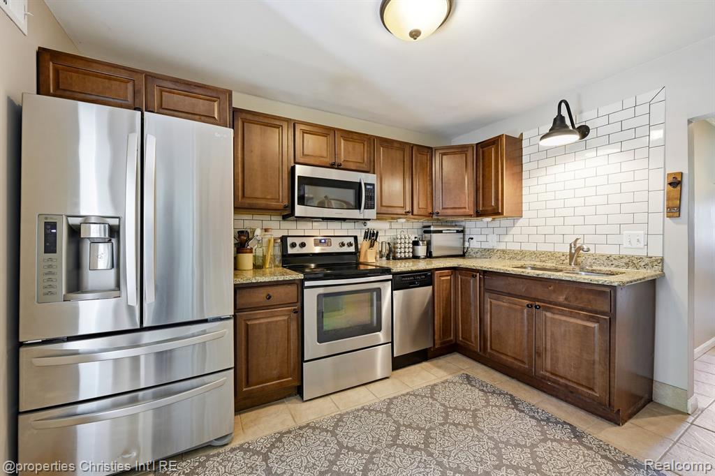 9034 Elmhurst Avenue, Plymouth, MI 48170 — Photo 12