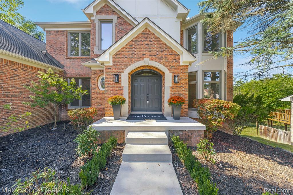 7219 Oakwood Drive, West Bloomfield, MI — Photo 4
