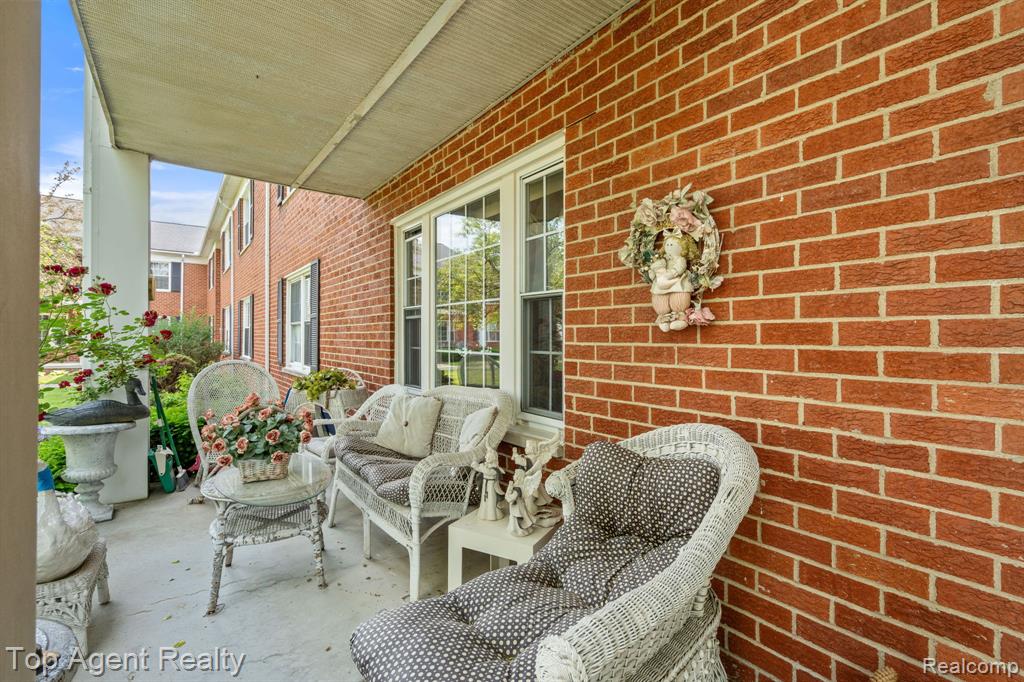27557 W Echo Valley, 153, Farmington Hills, MI 48334 — Photo 2
