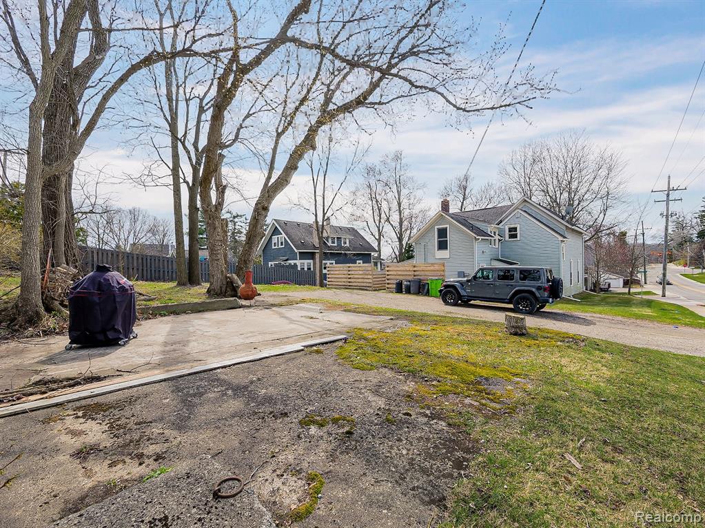 654 HICKORY unit 3 Street, Milford, MI 48381 — Photo 17