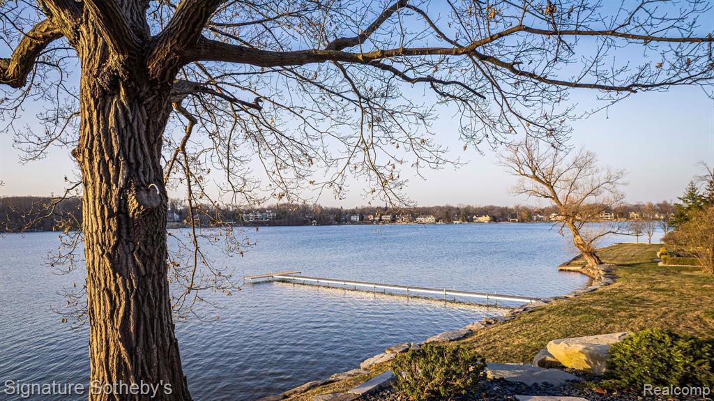 5930 Pontiac Trail, West Bloomfield, MI 48323 — Photo 28