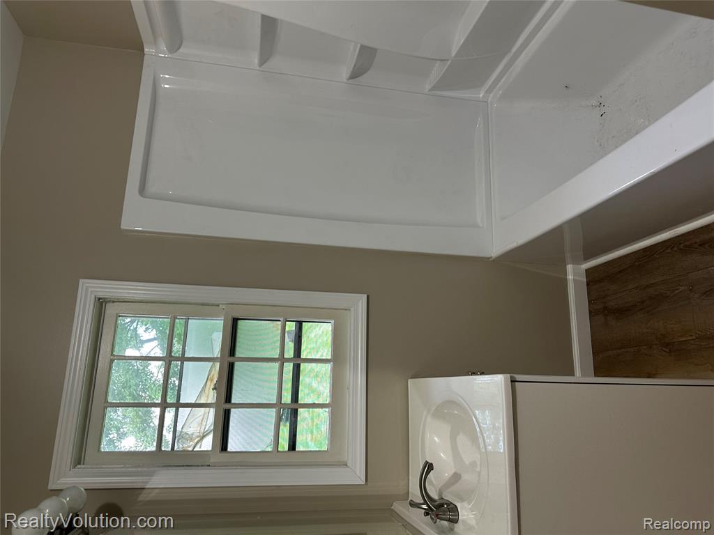 2053 Lillian Drive, Lapeer, MI 48446 — Photo 10