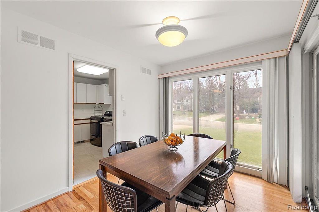 5385 POND BLUFF Drive, West Bloomfield, MI 48323 — Photo 16
