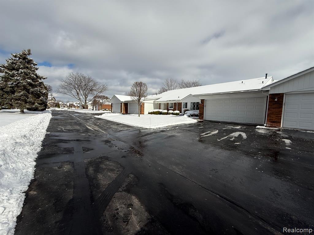 774 COUNTRY CLUB Drive, Saint Clair Shores, MI 48082 — Photo 28