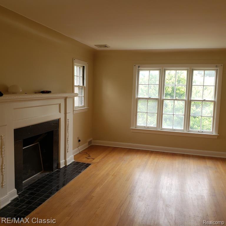 16215 and 16217 Greenview Avenue, Detroit, MI 48219 — Photo 6