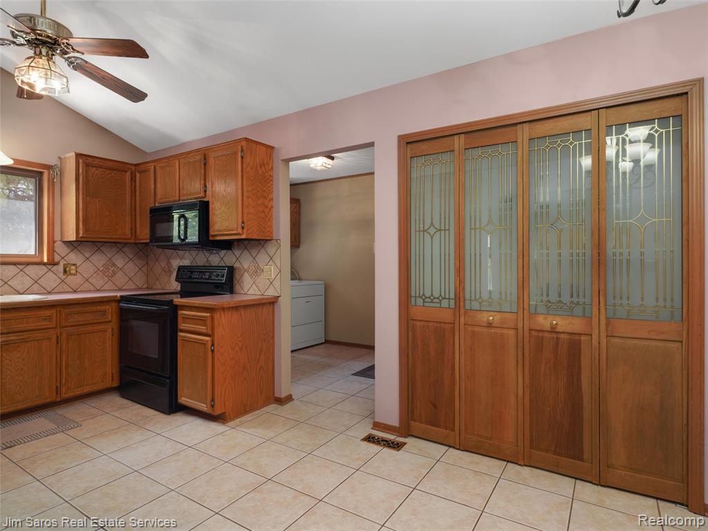 40252 Aynesley Street, Clinton Twp, MI 48038 — Photo 2