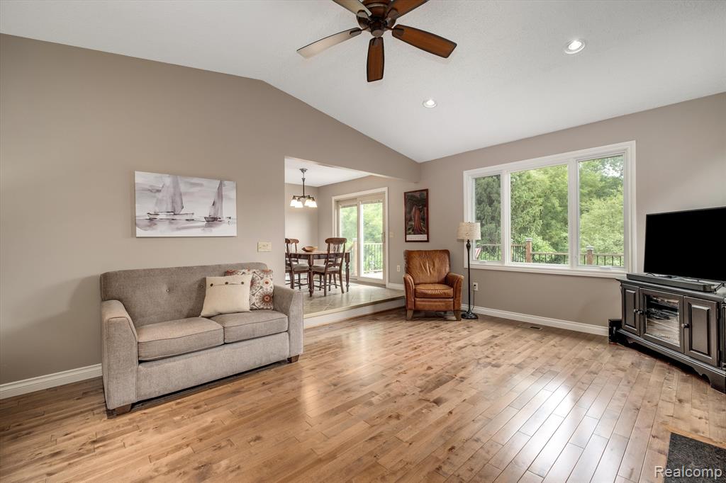 719 TEN POINT Drive, Rochester Hills, MI 48309 — Photo 17