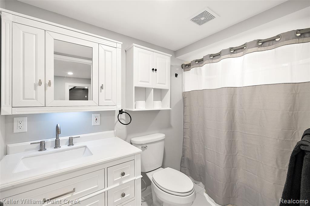 88 E Elmwood, Leonard, MI 48367 — Photo 24