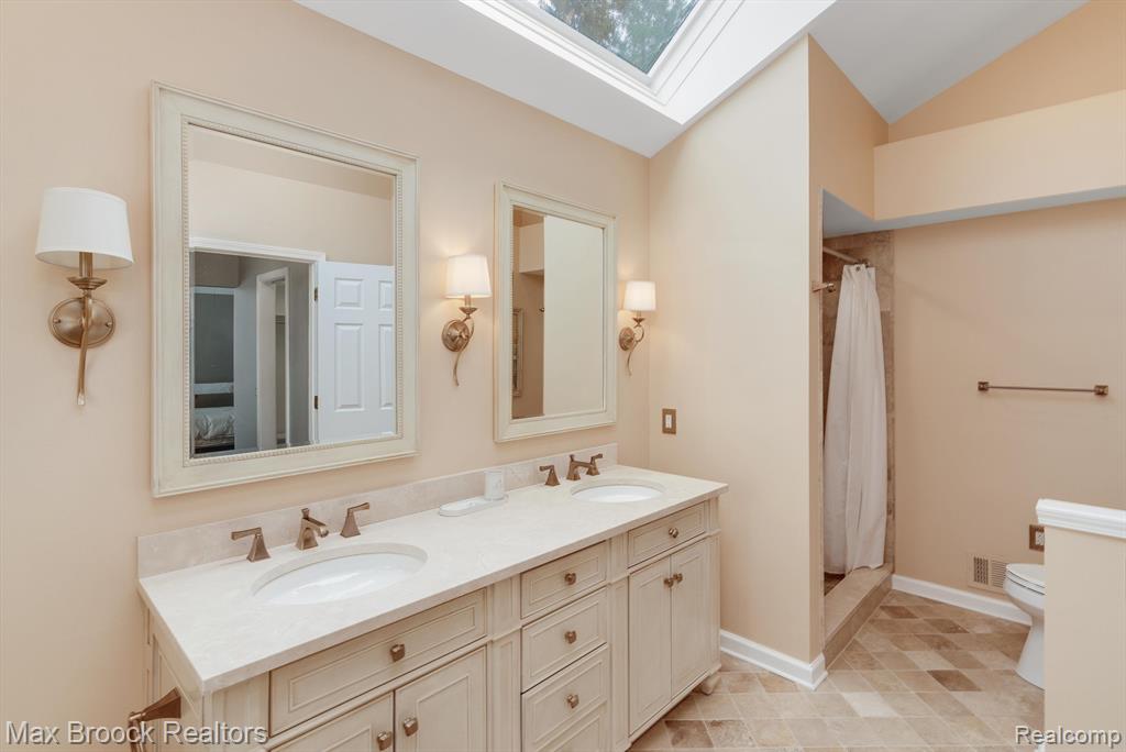 684 Deauville Lane, Bloomfield Hills, MI 48304 — Photo 30