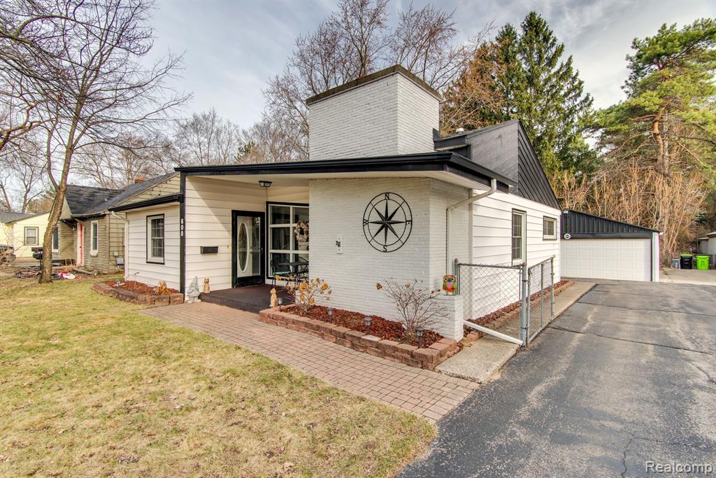 600 NORTH Road, Fenton, MI 48430 — Photo 2