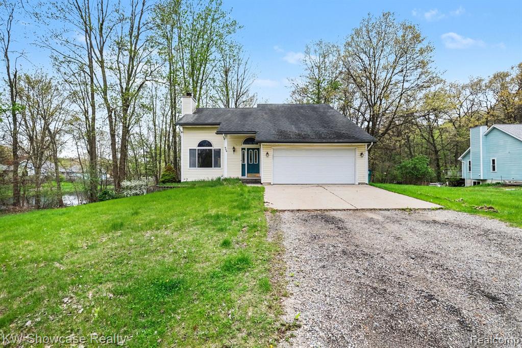 959 E Maple Street, Holly, MI 48442 — Photo 3