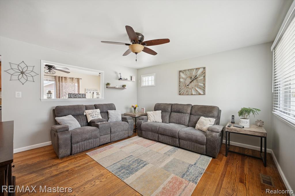 31630 Lynne Drive, Rockwood, MI — Photo 2
