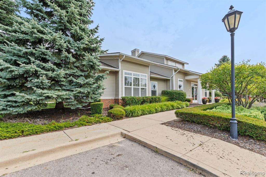 45732 UTICA PARK Boulevard, Utica, MI 48315 — Photo 16