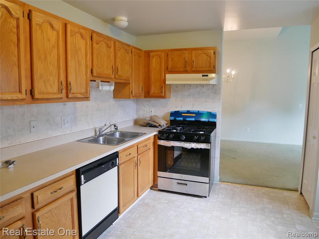 5499 Seabreeze Lane, Sterling Heights, MI 48310 — Photo 7