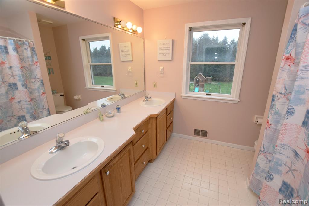 6018 COVERED WAGONS Trail, Flint, MI 48532 — Photo 26