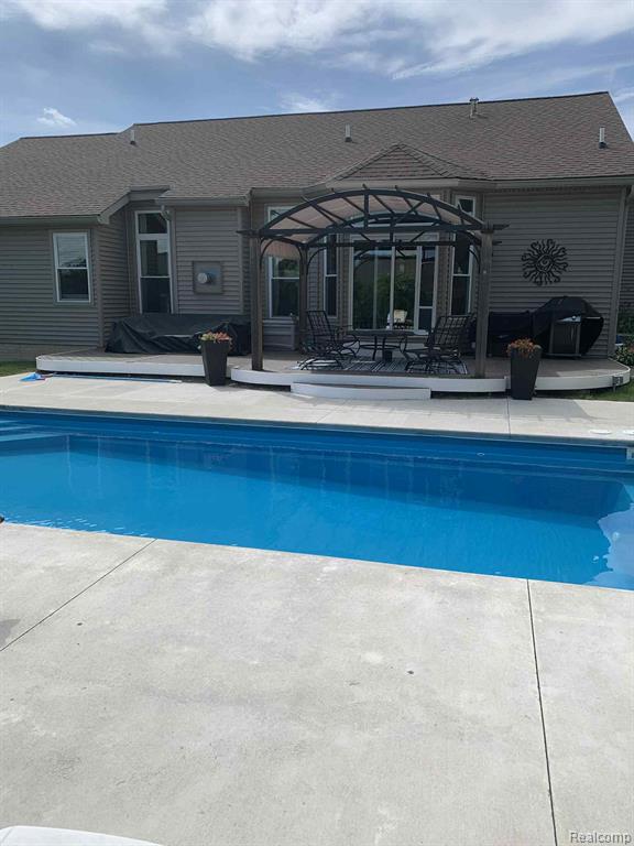 2410 Torrey Grove Court, Fenton, MI 48430 — Photo 36