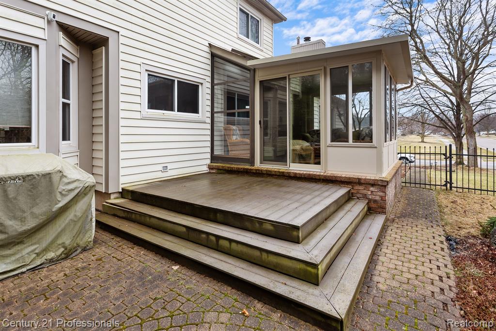 7594 Woodside Place, Waterford, MI 48327 — Photo 19