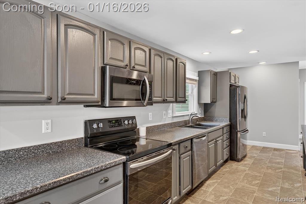 10086 Oakhill Road, Holly, MI 48442 — Photo 16