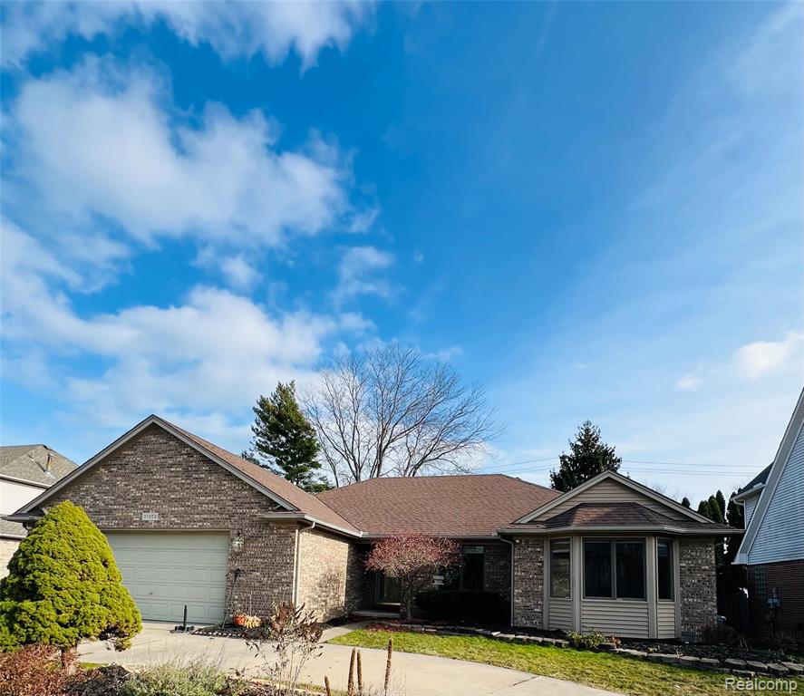 39852 Southpointe Avenue, Harrison Township, MI — Photo 2