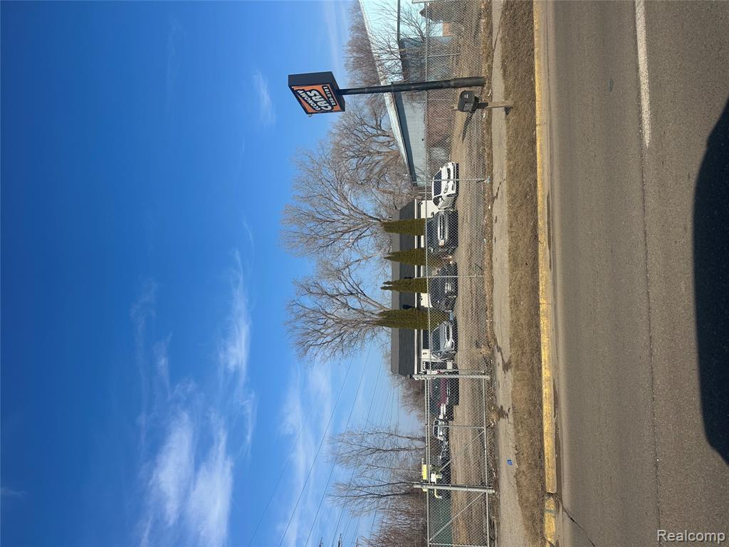 4084 N Dort Highway, Flint, MI 48506 — front exterior