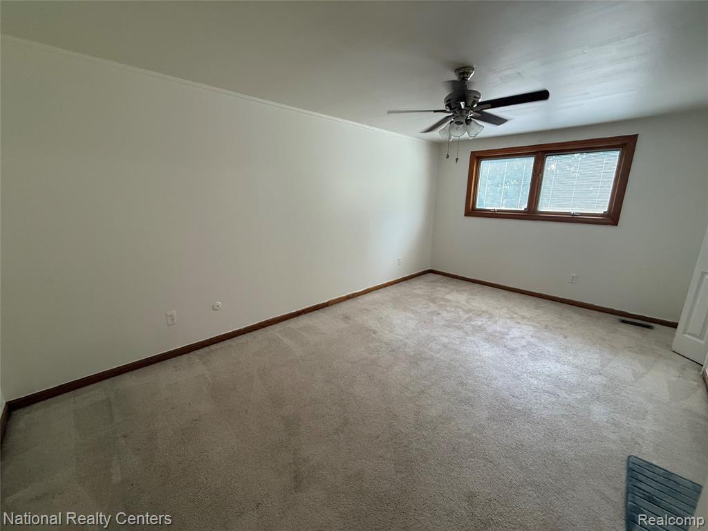 8416 Hickory Drive, Sterling Heights, MI 48312 — Photo 16