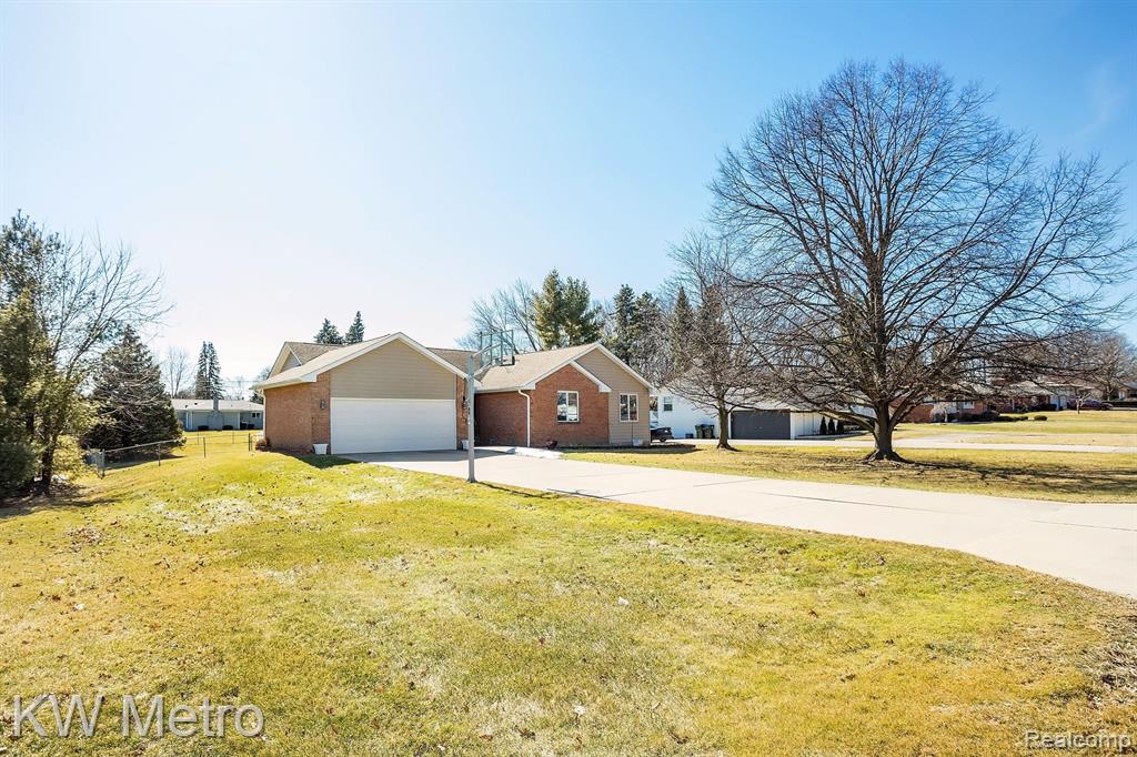 55 BOYKEN Road, Rochester Hills, MI 48307 — Photo 47