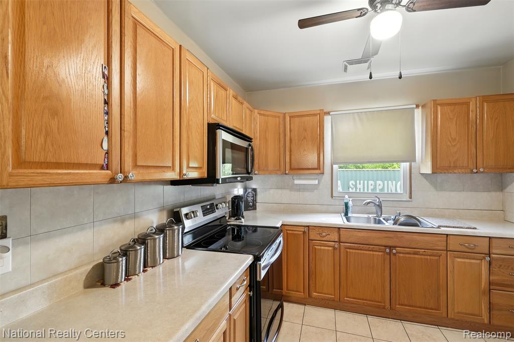 1041 Adeline Street, Highland Park, MI 48203 — Photo 11