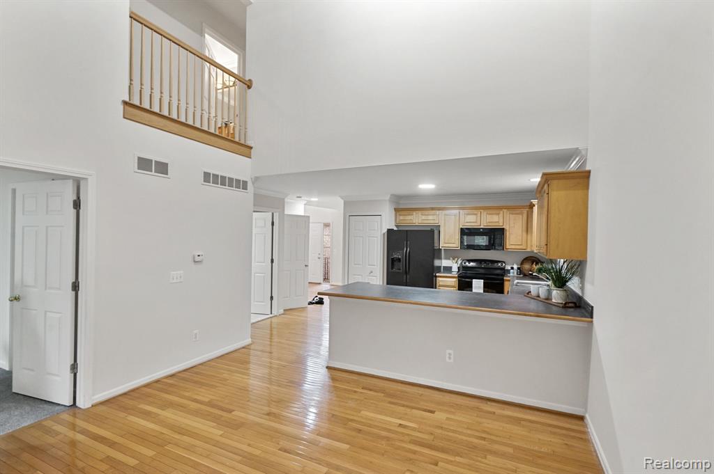 55511 BOARDWALK Drive, Shelby Twp, MI 48316 — Photo 8