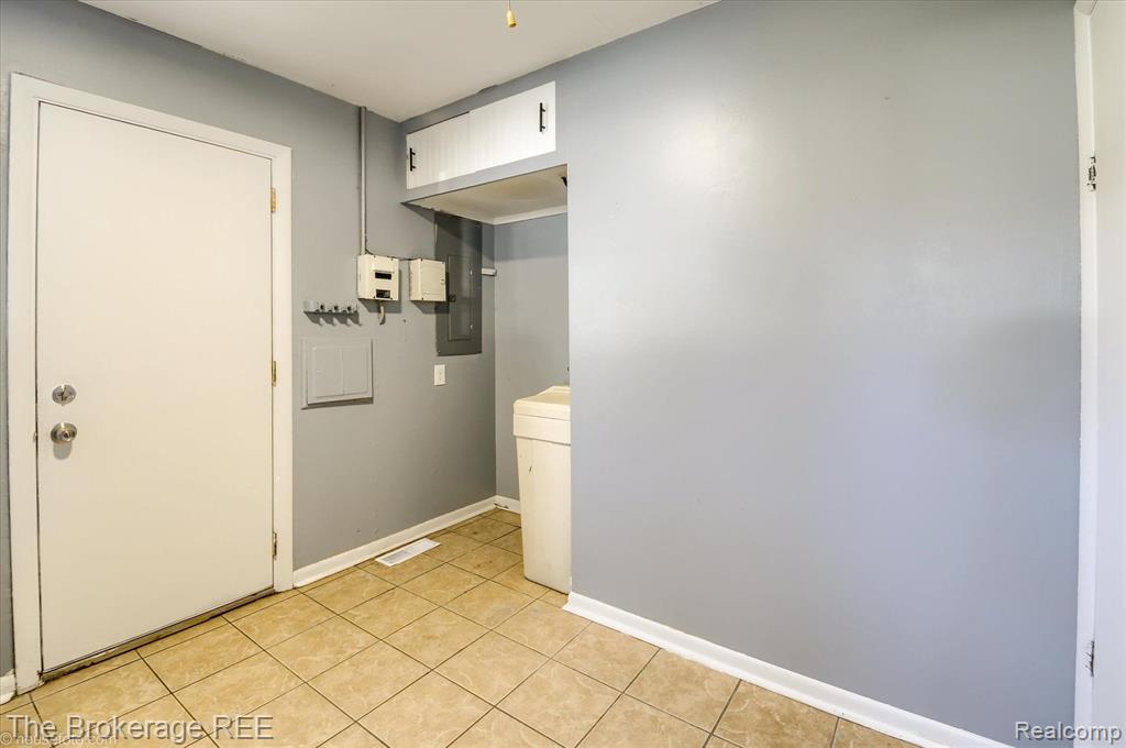 4912 SUNDALE Drive, Clarkston, MI — Photo 32