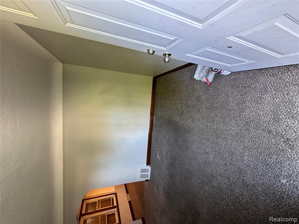 18685 Strasburg Street, Detroit, MI 48205 — Photo 6