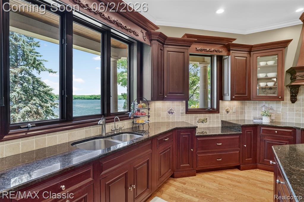 2360 Private Drive, Waterford, MI 48329 — Photo 16