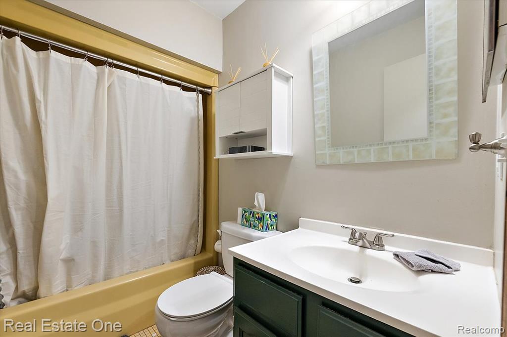 1109 Castlewood Street, White Lake, MI — Photo 25