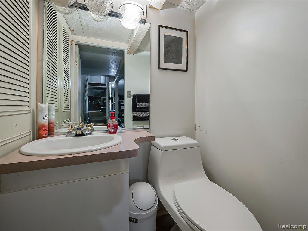 5152 Bayside Drive, Troy, MI 48098 — Photo 39