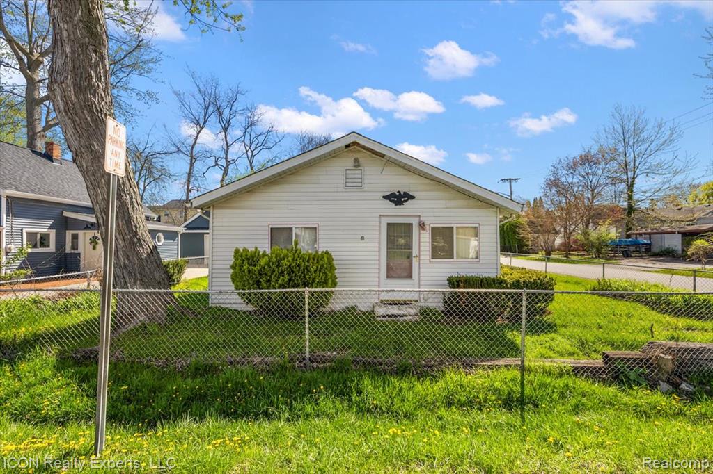 1801 Beechcroft Street, Keego Harbor, MI 48320 — Photo 9